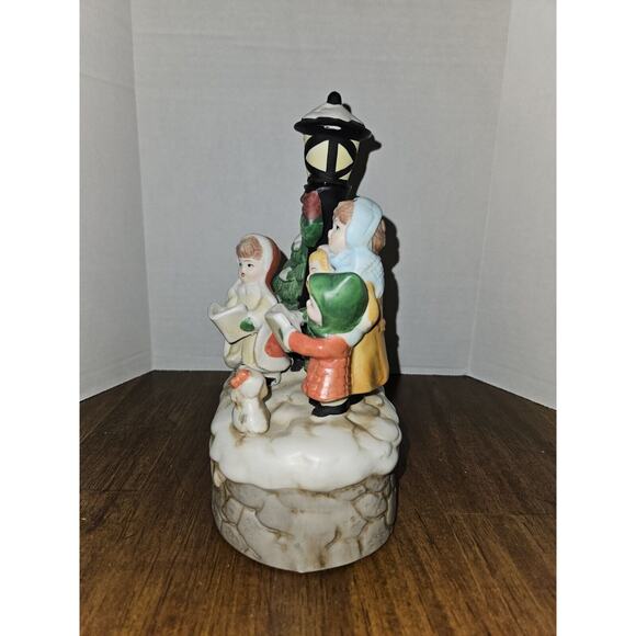 Vintage Porcelain Christmas Carolers Music Box Lighted Lamppost - Picture 4 of 6